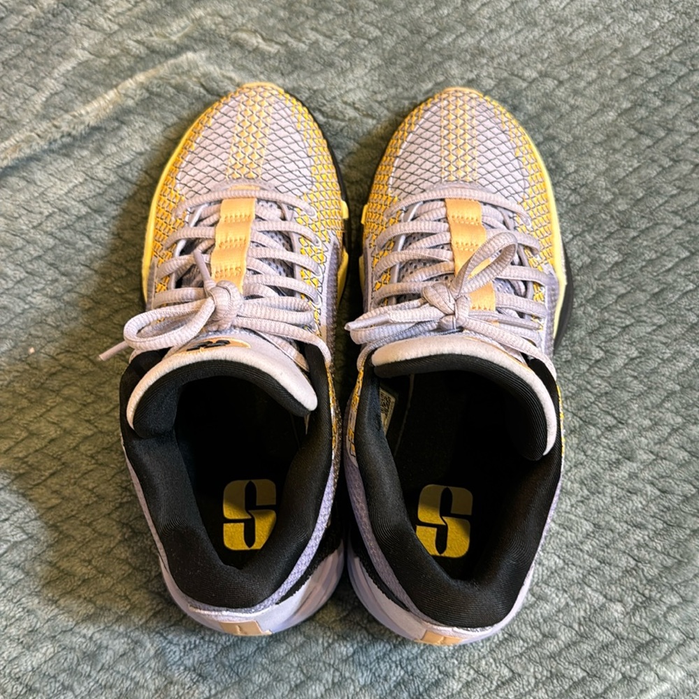 Nike Sabrina